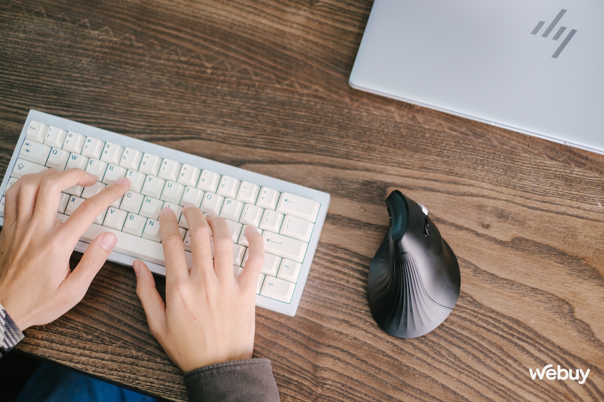 genk-ugreen-vertical-mouse-6-170.jpg genk-ugreen-vertical-mouse-6-170.jpg