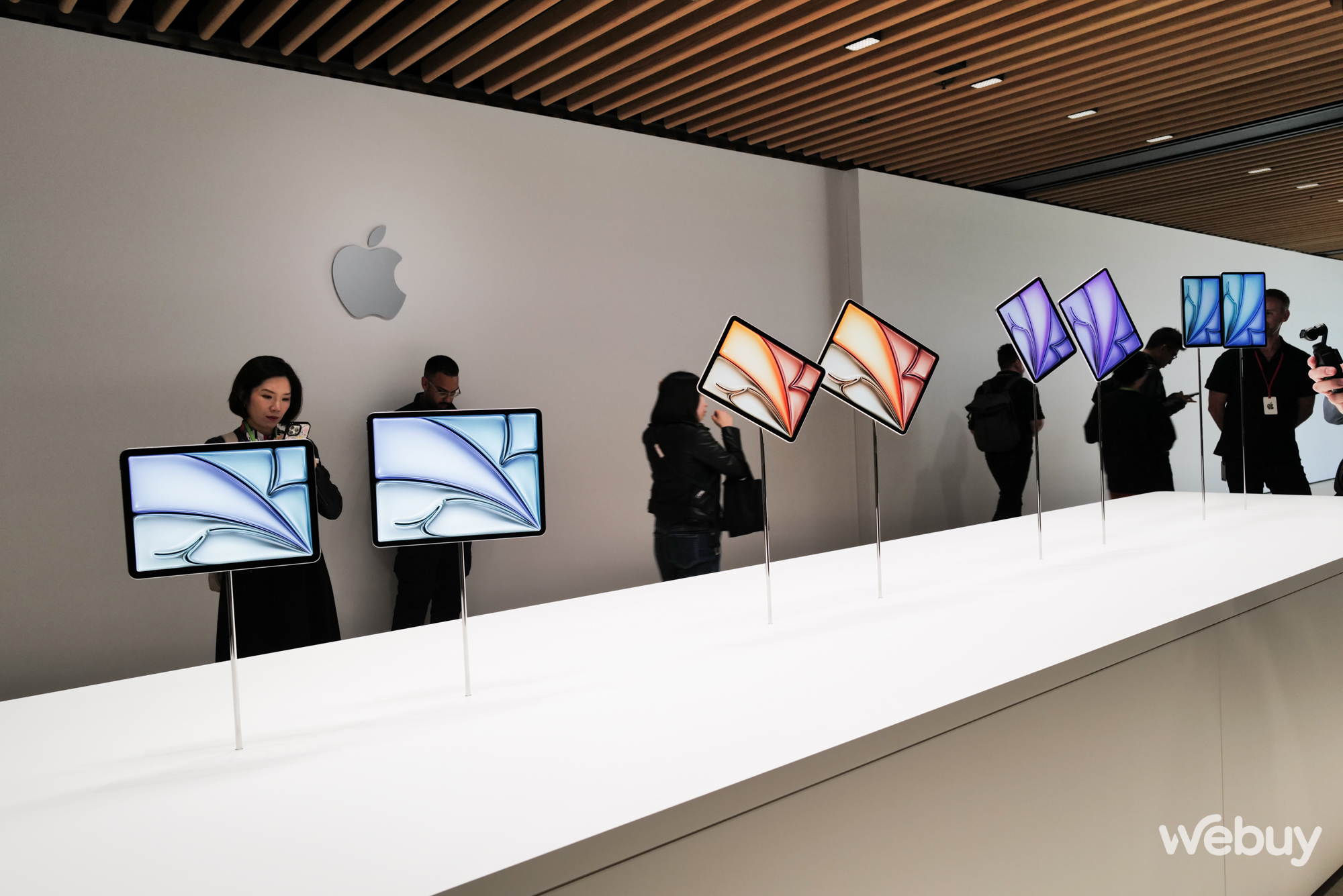 Trực tiếp ngắm nh&igrave;n iPad Air 2024: 2 k&iacute;ch thước để lựa chọn, d&ugrave;ng được b&uacute;t Apple Pencil Pro- Ảnh 10.