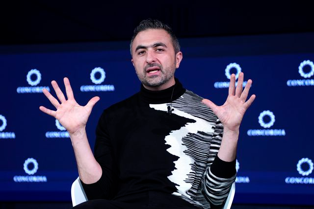 Tuyên bố "lấy cắp nội dung trên web là bình thường", giám đốc AI của Microsoft gây tranh cãi- Ảnh 1. Tuyên bố "lấy cắp nội dung trên web là bình thường", giám đốc AI của Microsoft gây tranh cãi- Ảnh 1.