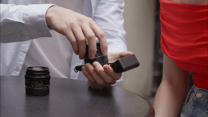 Startup này hồi sinh ý tưởng thất bại của Sony 10 năm trước: Gắn máy ảnh lên lưng điện thoại, cảm biến to, lens "xịn" để chụp đẹp hơn- Ảnh 3. Startup này hồi sinh ý tưởng thất bại của Sony 10 năm trước: Gắn máy ảnh lên lưng điện thoại, cảm biến to, lens "xịn" để chụp đẹp hơn- Ảnh 3.