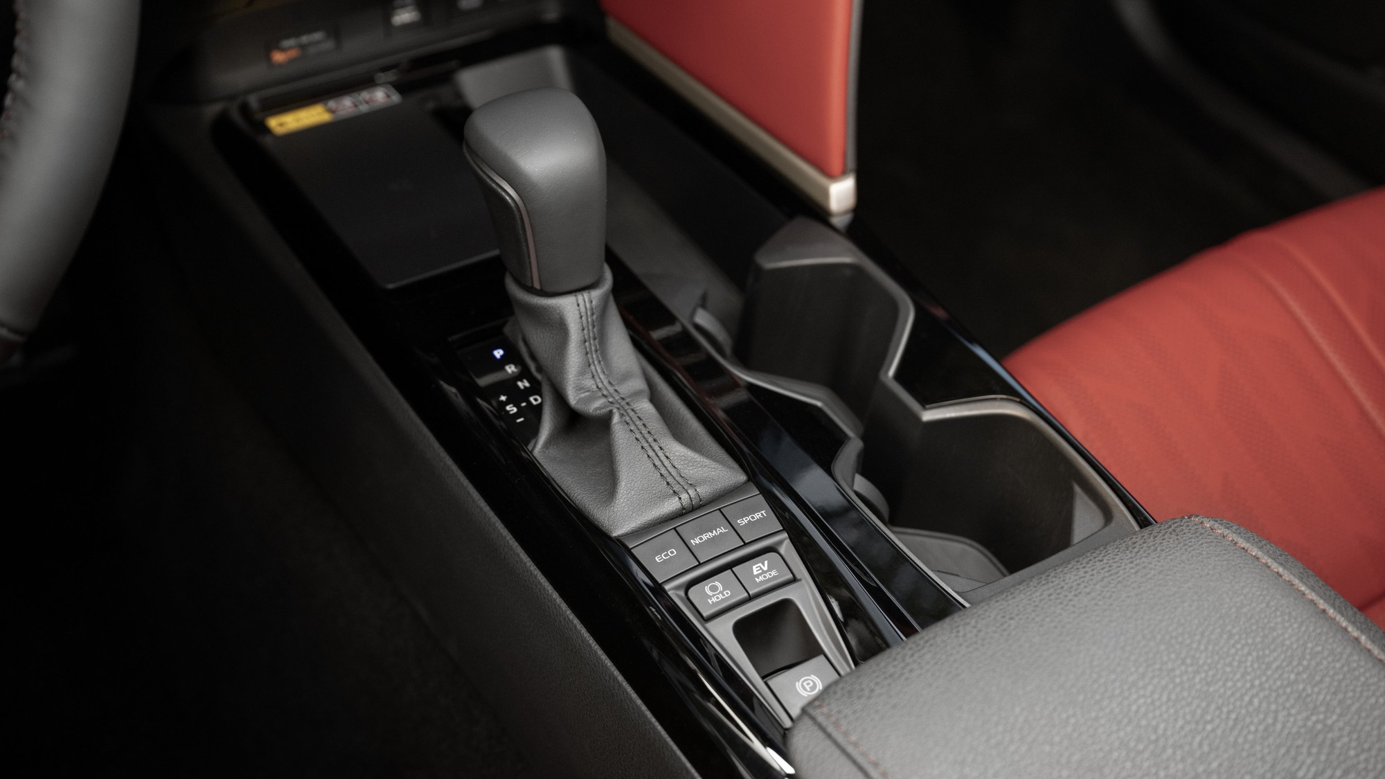 'Xe dành cho số đông, nhàm chán': Xưa rồi, Toyota Camry tái xuất ngoạn mục- Ảnh 3. 'Xe dành cho số đông, nhàm chán': Xưa rồi, Toyota Camry tái xuất ngoạn mục- Ảnh 3.