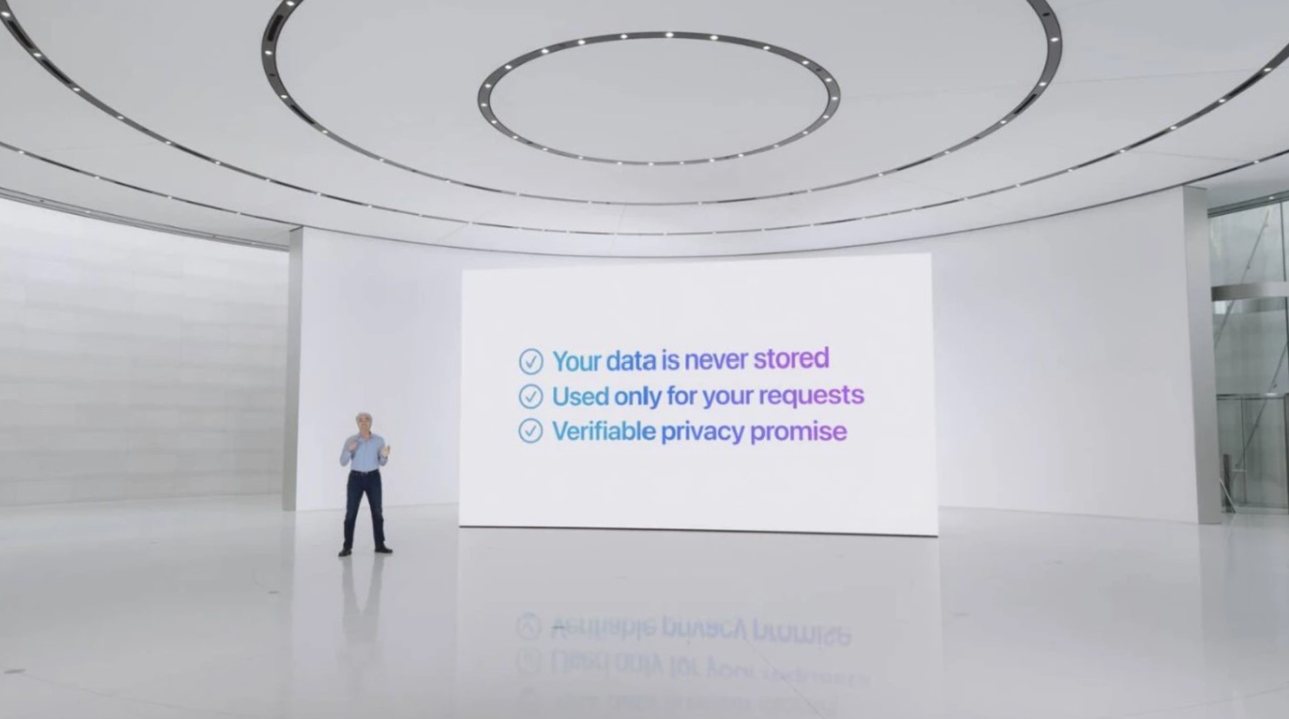 C&ugrave;ng tiếp x&uacute;c với dữ liệu người d&ugrave;ng, nhưng đ&acirc;y l&agrave; 3 l&yacute; do tại sao Apple Intelligence đ&aacute;ng tin cậy hơn Microsoft Recall- Ảnh 2.