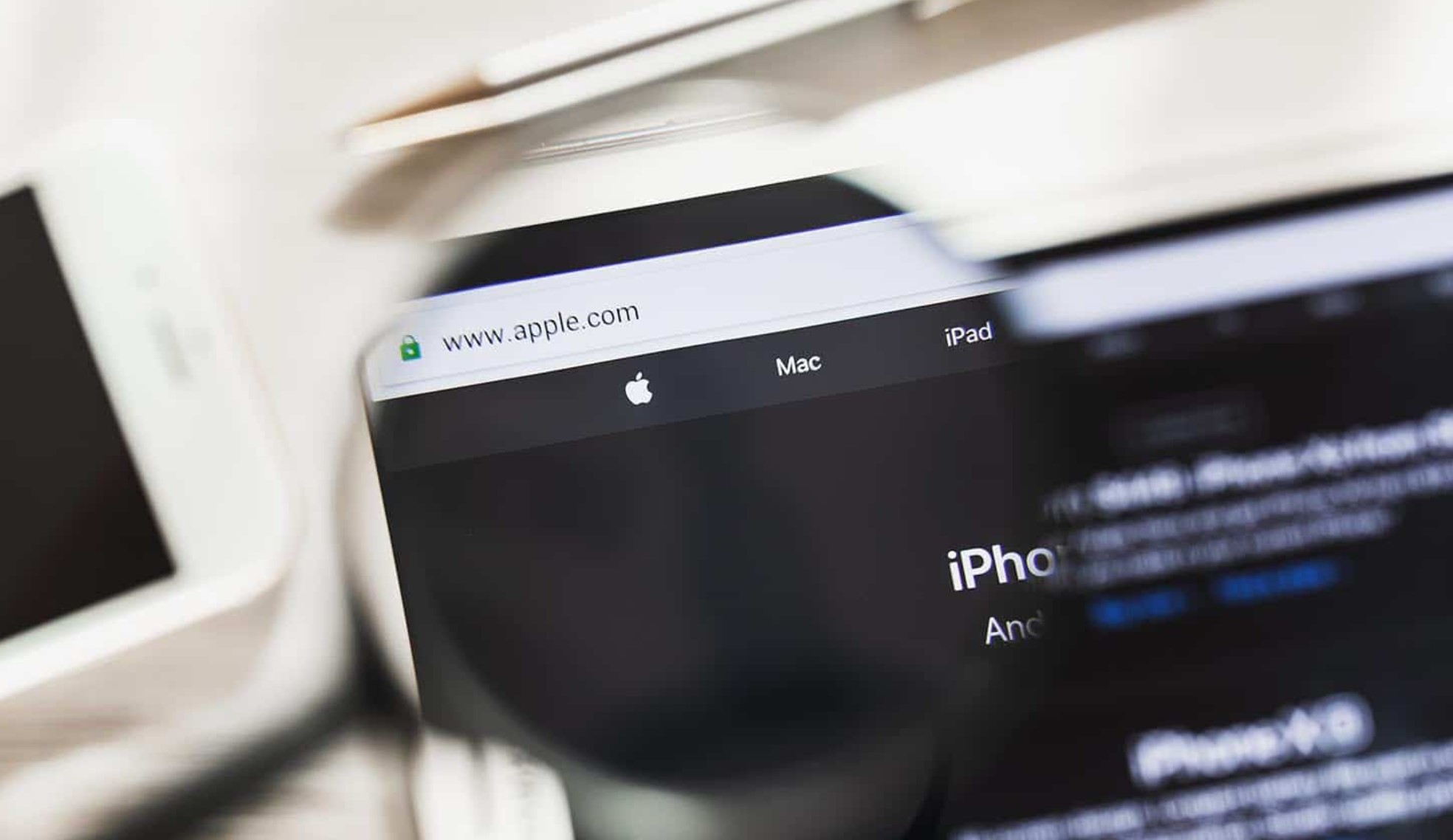 Apple tung phim ngắn về t&iacute;nh bảo mật của Safari: Camera biến h&igrave;nh như Transformers, vừa h&agrave;i hước vừa r&ugrave;ng rợn nhưng lại rất thực tế- Ảnh 3.