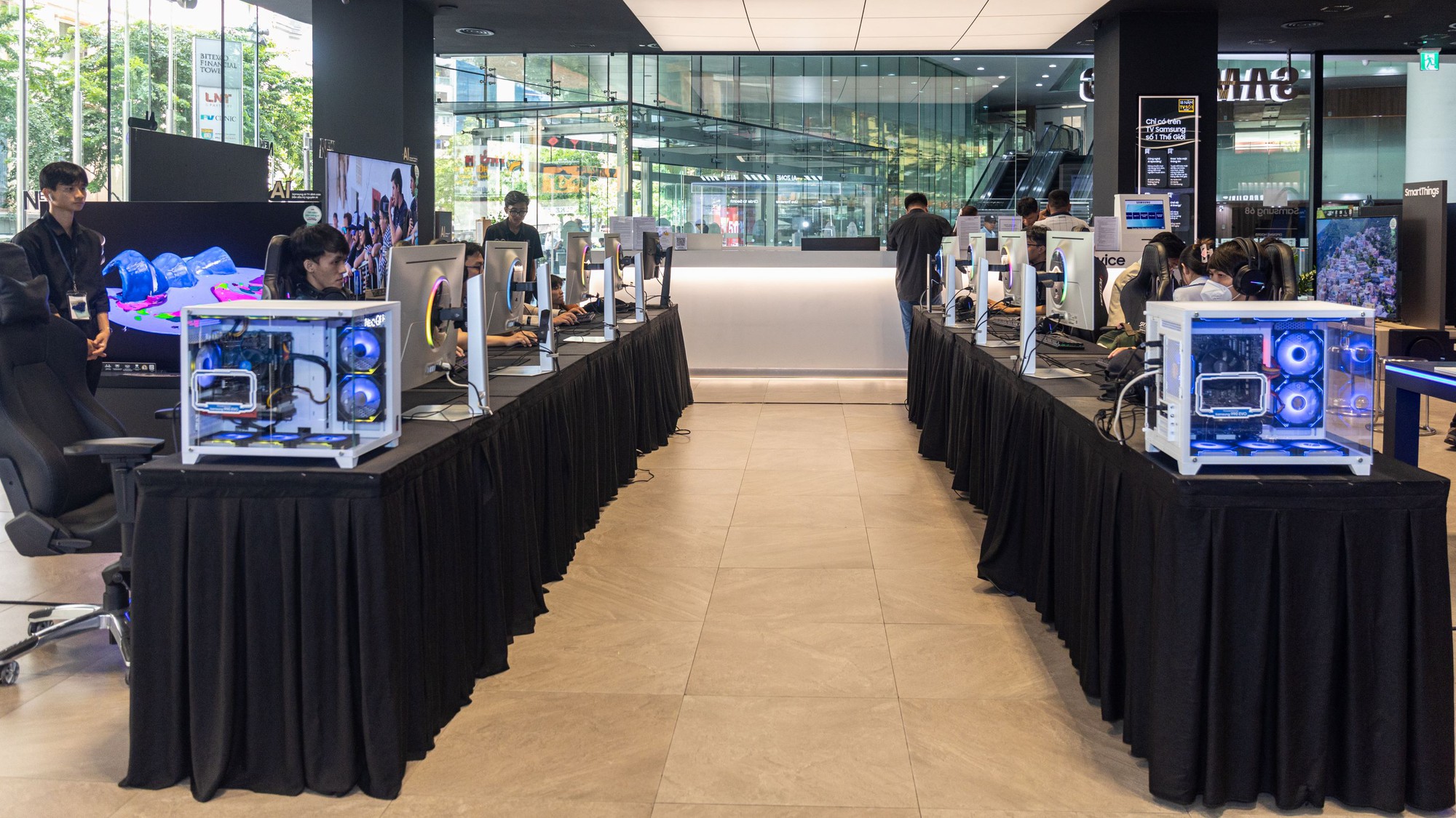 Bộ đôi Samsung SSD và Odyssey OLED tăng tốc cuộc chơi, rạng danh nhà vô địch cùng SofM- Ảnh 2. Bộ đôi Samsung SSD và Odyssey OLED tăng tốc cuộc chơi, rạng danh nhà vô địch cùng SofM- Ảnh 2.