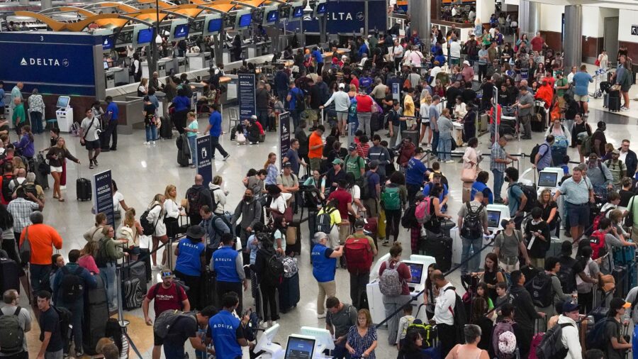 Sự cố máy tính khiến hơn 1500 hãng bay của Mỹ hủy chuyến ngày thứ 3 liên tiếp- Ảnh 1. Sự cố máy tính khiến hơn 1500 hãng bay của Mỹ hủy chuyến ngày thứ 3 liên tiếp- Ảnh 1.