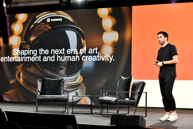 Cho phép tạo video từ văn bản, startup AI bị tố "ăn cắp" YouTube để sáng tạo- Ảnh 1. Cho phép tạo video từ văn bản, startup AI bị tố "ăn cắp" YouTube để sáng tạo- Ảnh 1.