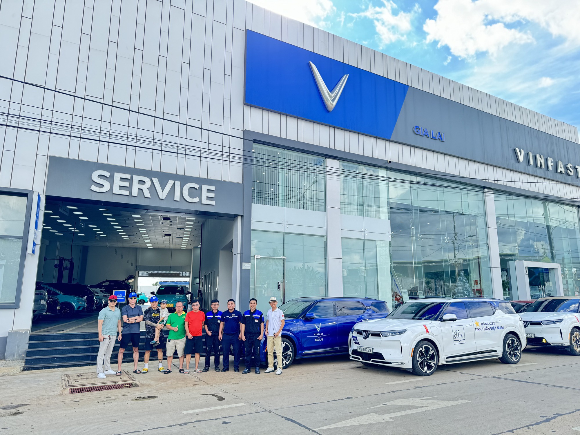 Dẫn 9 chiếc VinFast VF 9 xuyên Việt 5.500km, chủ xe chia sẻ: ‘Sạc, đỗ miễn phí nhiều nơi, chạy liền 600km không bã người’- Ảnh 9. Dẫn 9 chiếc VinFast VF 9 xuyên Việt 5.500km, chủ xe chia sẻ: ‘Sạc, đỗ miễn phí nhiều nơi, chạy liền 600km không bã người’- Ảnh 9.