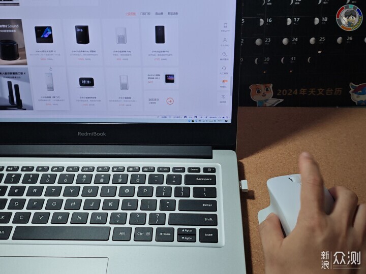 Cận cảnh chuột không dây Xiaomi: Thiết kế công thái học, giá chỉ 170.000 đồng- Ảnh 9. Cận cảnh chuột không dây Xiaomi: Thiết kế công thái học, giá chỉ 170.000 đồng- Ảnh 9.