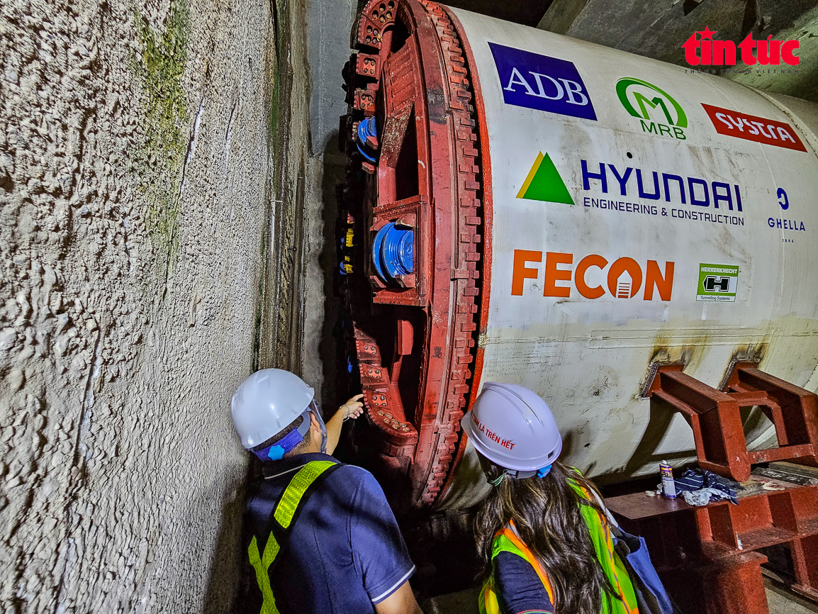 Kiểm tra 'cặp đôi' robot TBM khổng lồ phục vụ khoan hầm Metro ngày 30/7- Ảnh 5. Kiểm tra 'cặp đôi' robot TBM khổng lồ phục vụ khoan hầm Metro ngày 30/7- Ảnh 5.