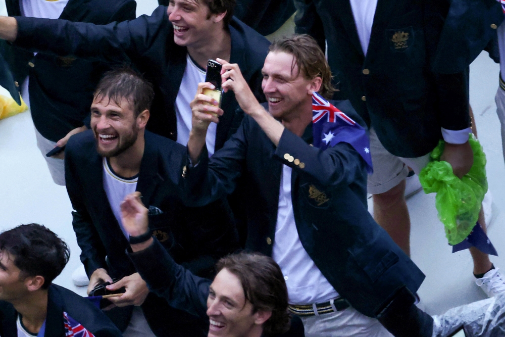 Galaxy S24 Ultra được sử dụng để livestream lễ khai mạc Olympic Paris 2024- Ảnh 2. Galaxy S24 Ultra được sử dụng để livestream lễ khai mạc Olympic Paris 2024- Ảnh 2.