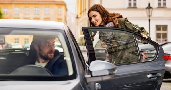 Vụ lừa đảo qua mặt sinh trắc học khiến FBI v&agrave;o cuộc, một nữ nh&acirc;n vi&ecirc;n ngh&egrave;o c&oacute; 36 tỷ đồng trong t&agrave;i khoản bị bắt- Ảnh 1.