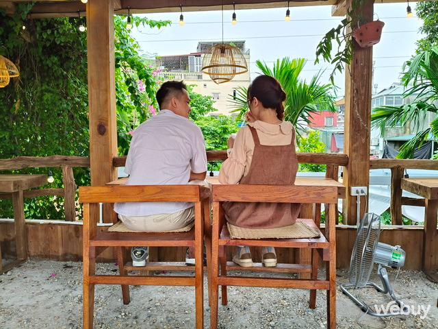 Đi c&agrave; ph&ecirc; chụp ảnh với 'người thương' bị lỗi, c&aacute;nh 'm&agrave;y r&acirc;u' t&igrave;m ra c&aacute;ch sửa bằng AI- Ảnh 2.