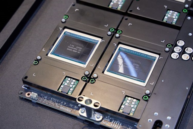 Nhờ c&ocirc;ng nghệ n&agrave;y, c&aacute;c c&ocirc;ng ty Trung Quốc c&oacute; thể ung dung "ngồi nh&agrave;" m&agrave; vẫn được d&ugrave;ng chip GPU AI của NVIDIA ngay tr&ecirc;n đất Mỹ- Ảnh 1.