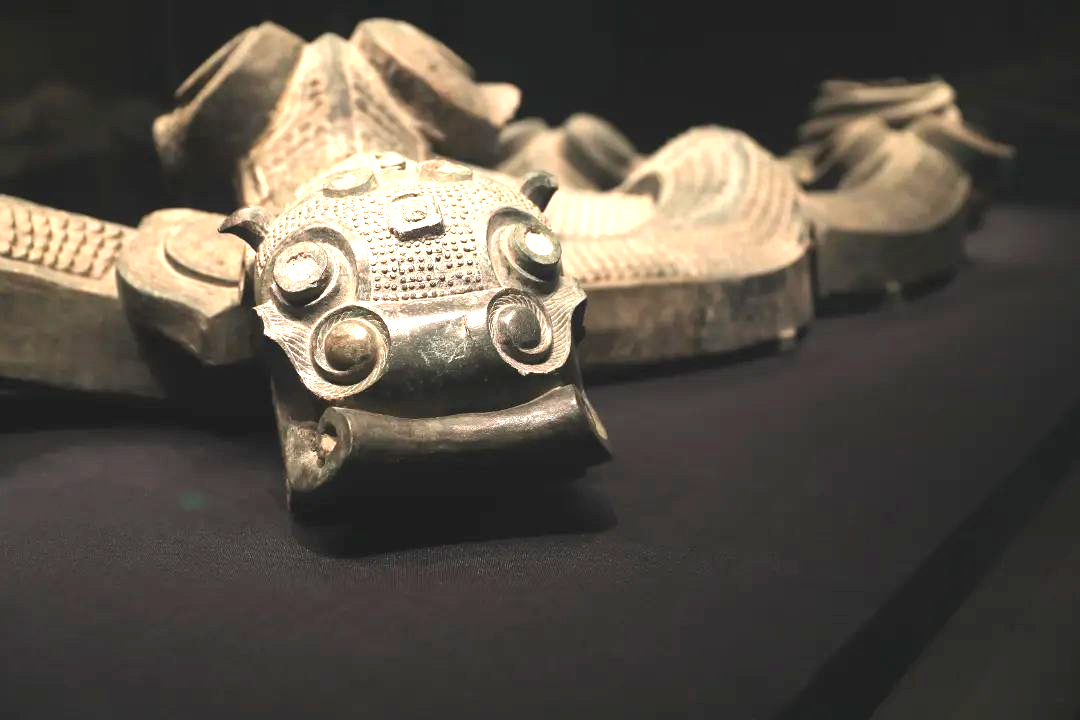 Cảnh sát khám cốp xe bị đánh cắp, thu được 8 khối đồng nặng 200kg: Chuyên gia ghép xong thì 'chết lặng'- Ảnh 3. Cảnh sát khám cốp xe bị đánh cắp, thu được 8 khối đồng nặng 200kg: Chuyên gia ghép xong thì 'chết lặng'- Ảnh 3.