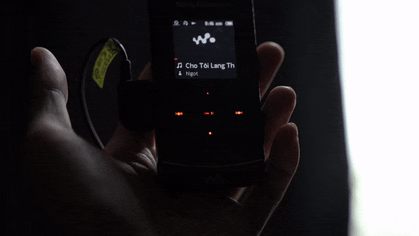 16 năm trước fan Sony Ericsson "mơ" về combo nghe nhạc này, giá bán còn đắt hơn iPhone cùng thời- Ảnh 8. 16 năm trước fan Sony Ericsson "mơ" về combo nghe nhạc này, giá bán còn đắt hơn iPhone cùng thời- Ảnh 8.