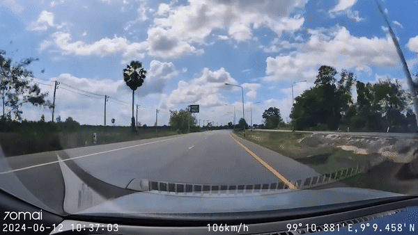 Xe BYD bất ngờ lật ca pô khi đang vận hành tại Thái Lan- Ảnh 1. Xe BYD bất ngờ lật ca pô khi đang vận hành tại Thái Lan- Ảnh 1.