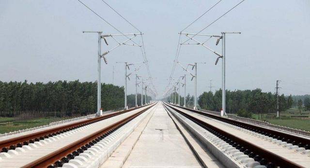 Tại sao phải rải đá nhỏ dưới đường ray tàu hỏa mà trên đường sắt cao tốc thì không?- Ảnh 6. Tại sao phải rải đá nhỏ dưới đường ray tàu hỏa mà trên đường sắt cao tốc thì không?- Ảnh 6.