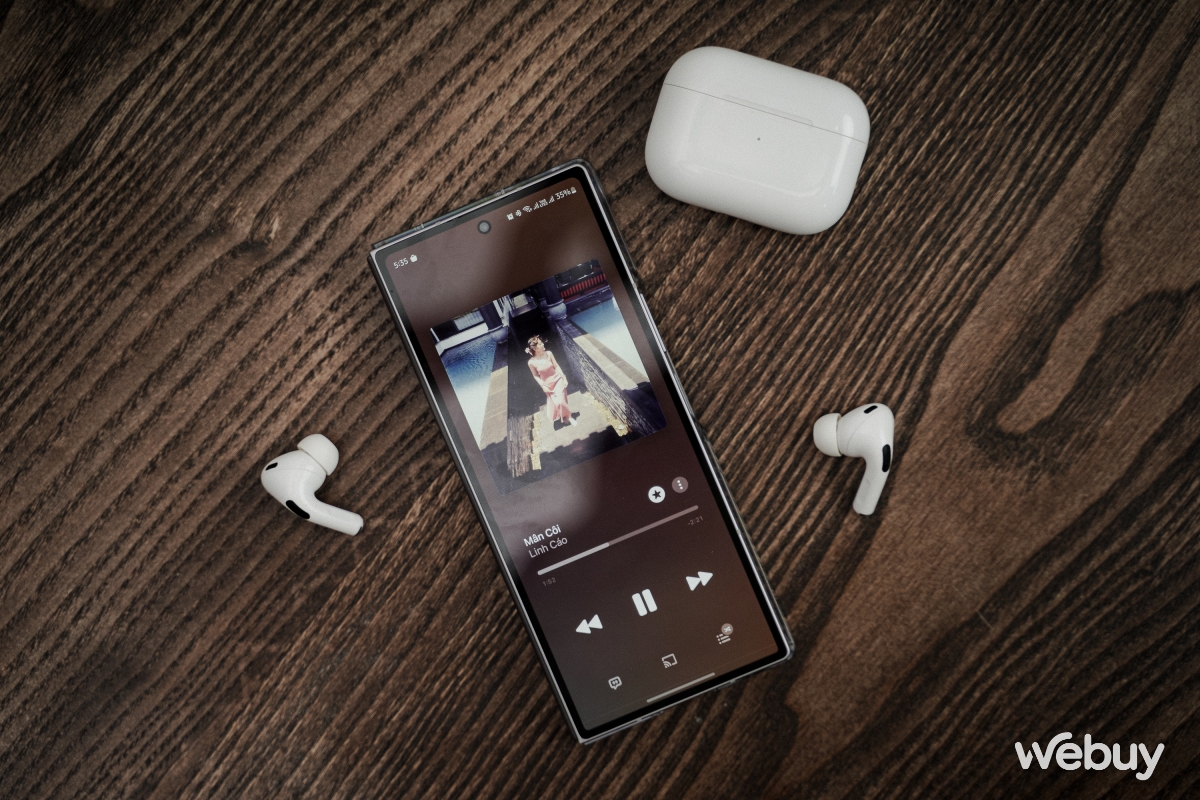 Galaxy Buds3 Pro vs AirPods Pro 2: Samsung Đổi mới hoàn toàn, nhưng đã đủ Sáng tạo để cạnh tranh với Apple?- Ảnh 13. Galaxy Buds3 Pro vs AirPods Pro 2: Samsung Đổi mới hoàn toàn, nhưng đã đủ Sáng tạo để cạnh tranh với Apple?- Ảnh 13.