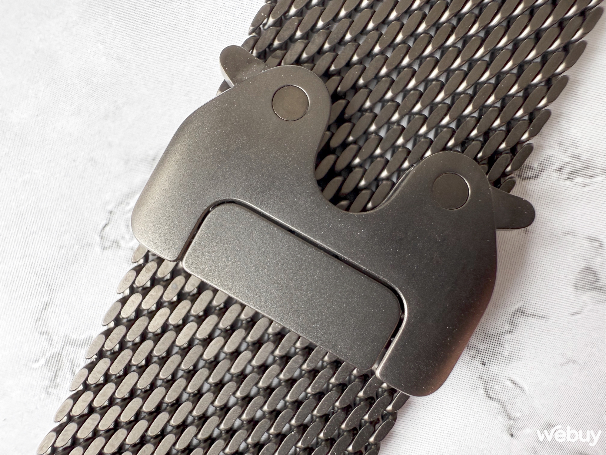 Soi từng chi tiết dây đeo Titan giá 6 triệu của Apple Watch Ultra 2 bằng camera macro 48MP mới trên iPhone 16 Pro Max- Ảnh 7. Soi từng chi tiết dây đeo Titan giá 6 triệu của Apple Watch Ultra 2 bằng camera macro 48MP mới trên iPhone 16 Pro Max- Ảnh 7.