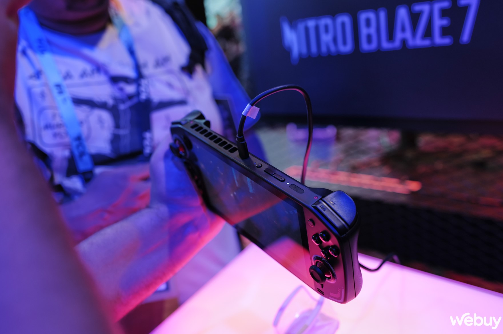 Acer chính thức tham gia thị trường gaming PC cầm tay với Nitro Blaze 7- Ảnh 2. Acer chính thức tham gia thị trường gaming PC cầm tay với Nitro Blaze 7- Ảnh 2.