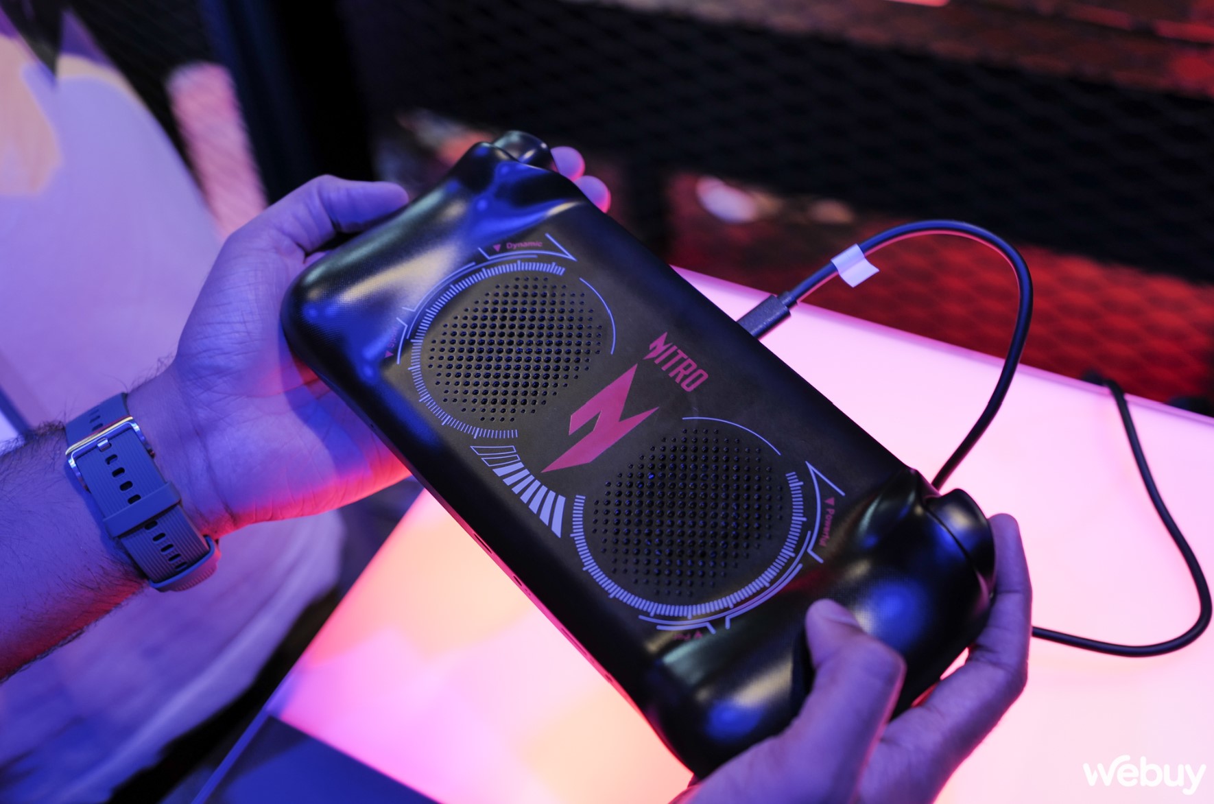 Acer chính thức tham gia thị trường gaming PC cầm tay với Nitro Blaze 7- Ảnh 3. Acer chính thức tham gia thị trường gaming PC cầm tay với Nitro Blaze 7- Ảnh 3.