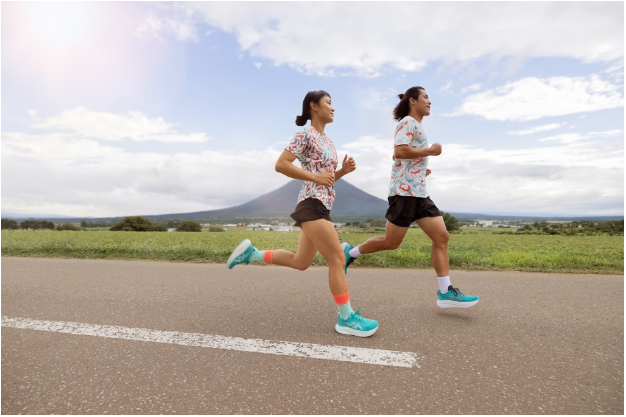 Vừa ra mắt, giày chạy bộ Gel-Nimbus™ 27 ghi điểm với sự thoải mái vượt trội- Ảnh 1. Vừa ra mắt, giày chạy bộ Gel-Nimbus™ 27 ghi điểm với sự thoải mái vượt trội- Ảnh 1.