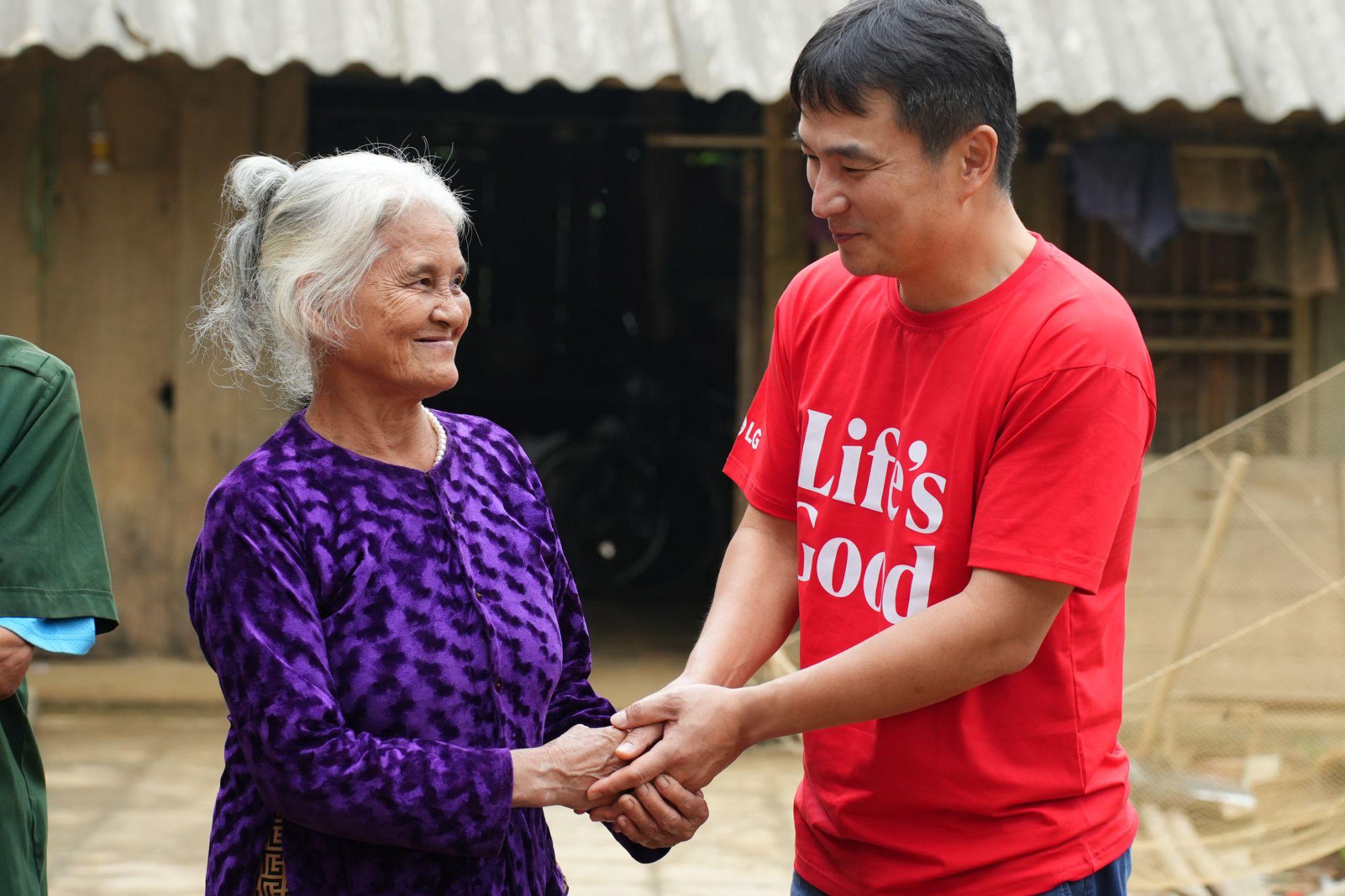 LG lan tỏa thông điệp “Tết Nhà là Tết Nhất” qua chiến dịch ý nghĩa dịp Tết Ất Tỵ- Ảnh 1. LG lan tỏa thông điệp “Tết Nhà là Tết Nhất” qua chiến dịch ý nghĩa dịp Tết Ất Tỵ- Ảnh 1.