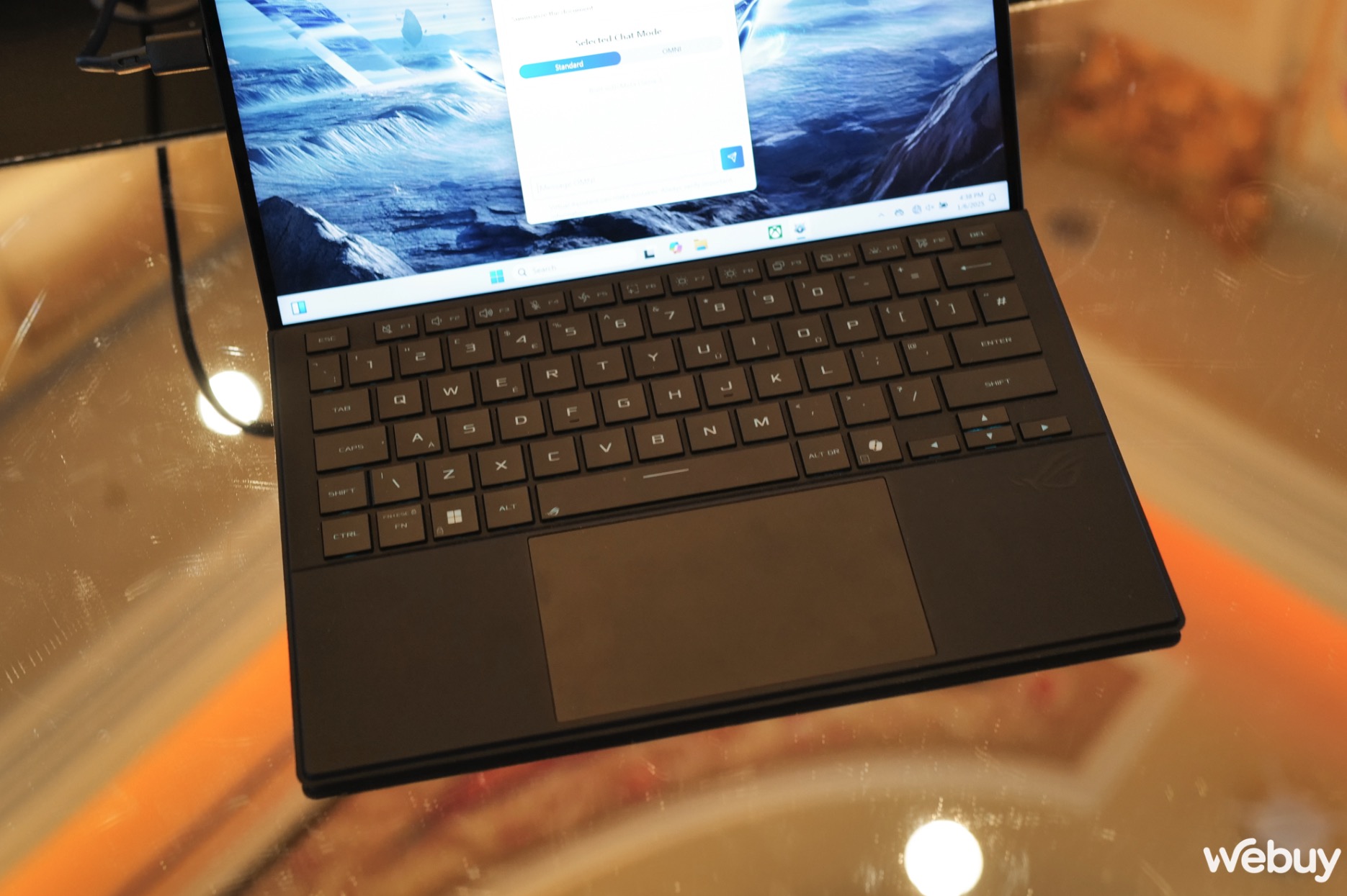 Cận cảnh Asus ROG Flow Z13 2025: Mang sức mạnh của gaming laptop v&agrave;o th&acirc;n h&igrave;nh tablet nhỏ b&eacute;- Ảnh 12.