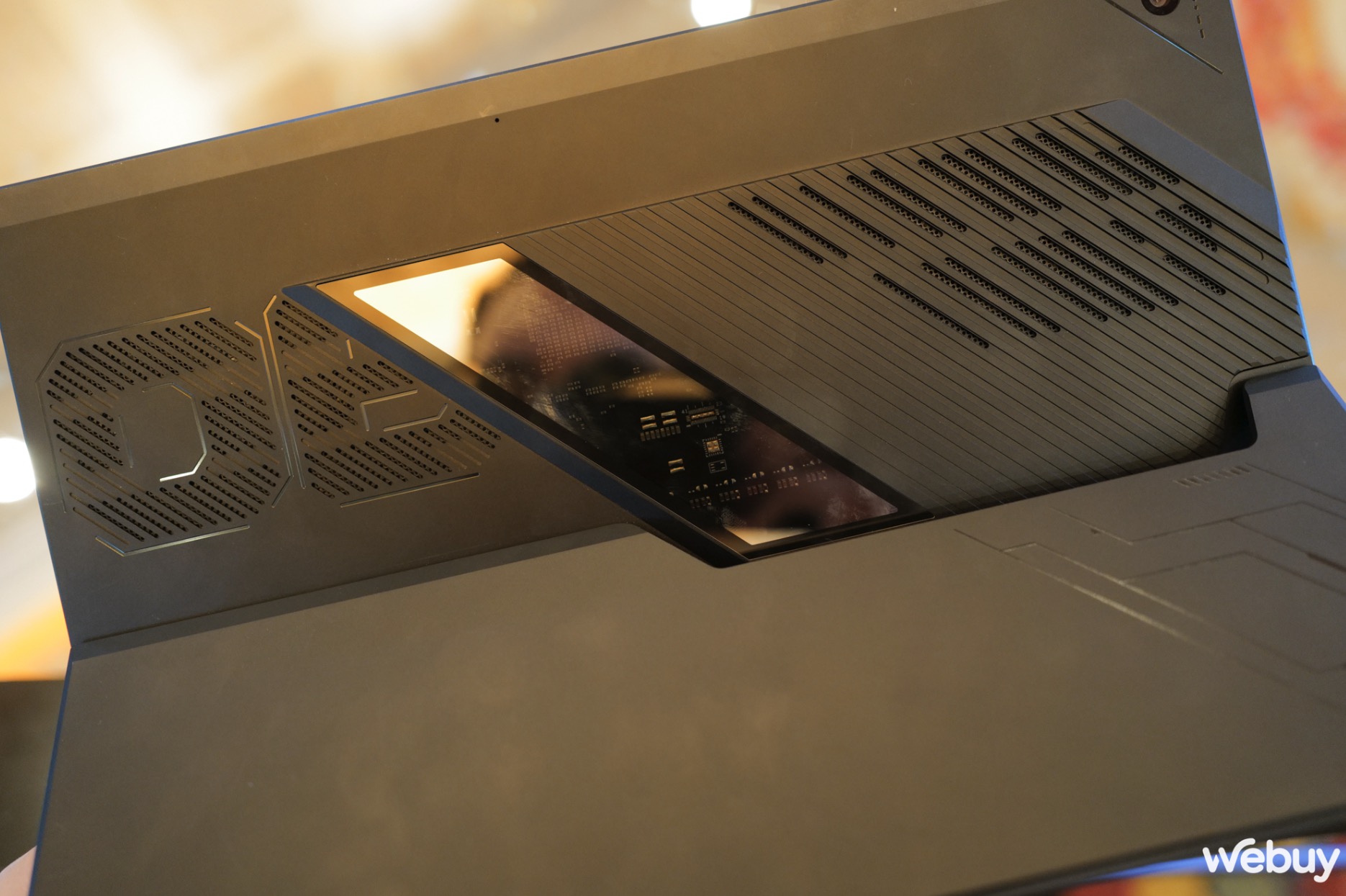 Cận cảnh Asus ROG Flow Z13 2025: Mang sức mạnh của gaming laptop v&agrave;o th&acirc;n h&igrave;nh tablet nhỏ b&eacute;- Ảnh 14.