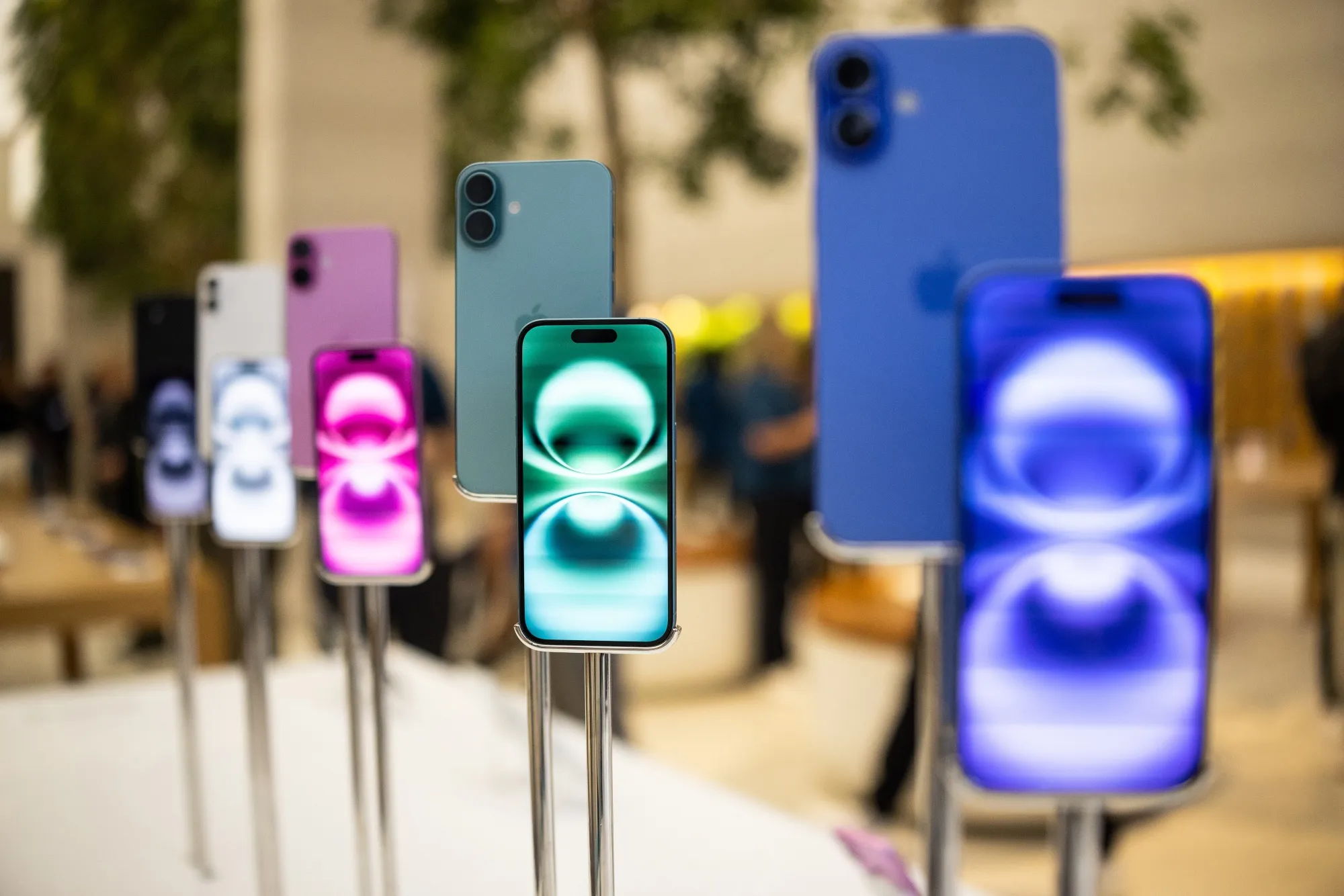 Lời mặc cả gi&aacute; 1 tỷ USD của Apple cũng v&ocirc; hiệu, iPhone 16 vẫn bị quốc gia n&agrave;y cấm b&aacute;n- Ảnh 1.