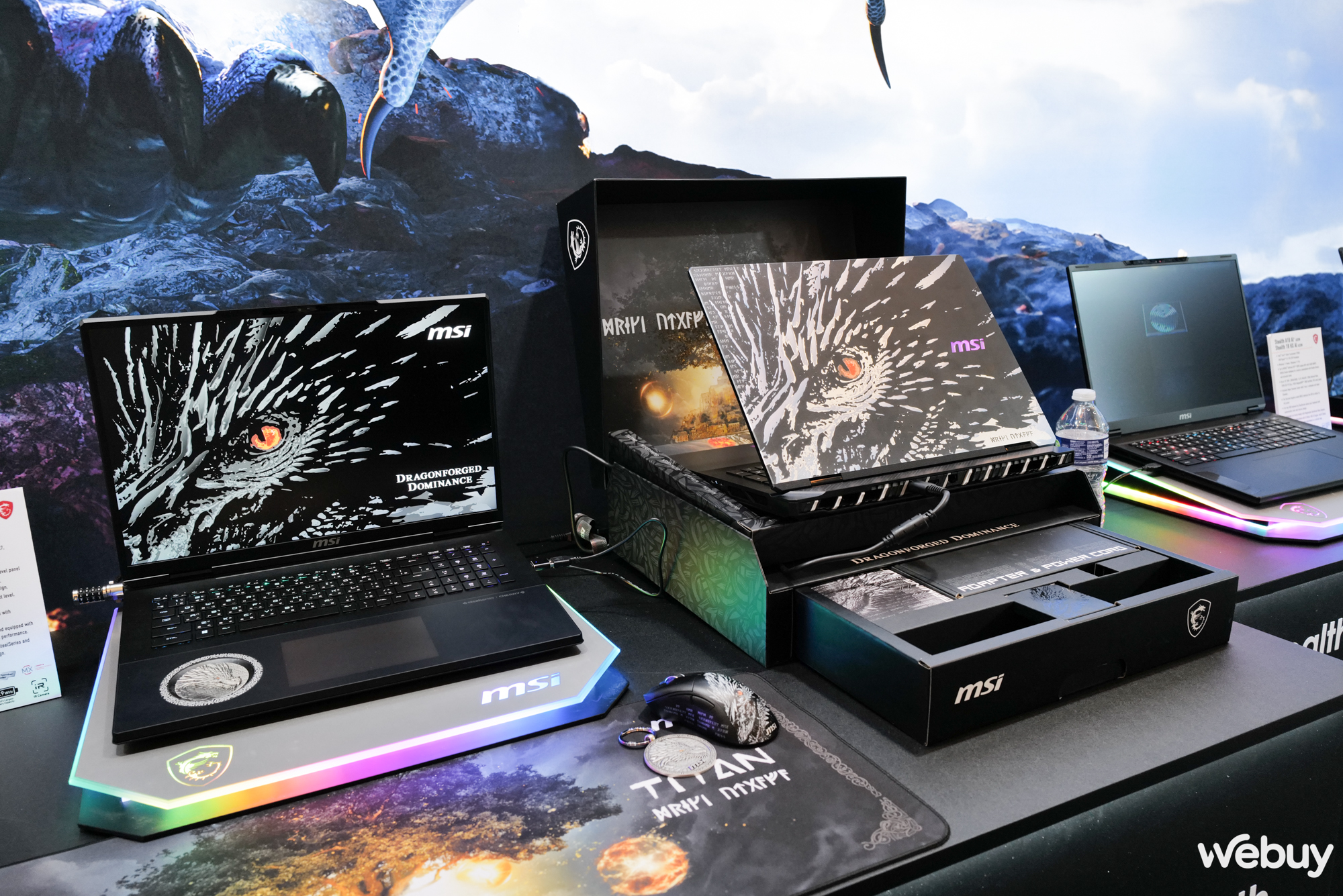Cận cảnh &ldquo;Rồng Bắc &Acirc;u&rdquo; MSI Titan 18 HX Dragon Edition: Si&ecirc;u laptop mạnh mẽ với Intel Core Ultra 9 285HX, Nvidia RTX 5090 v&agrave; thiết kế &ldquo;ngầu v&ocirc; đối&rdquo;- Ảnh 1.