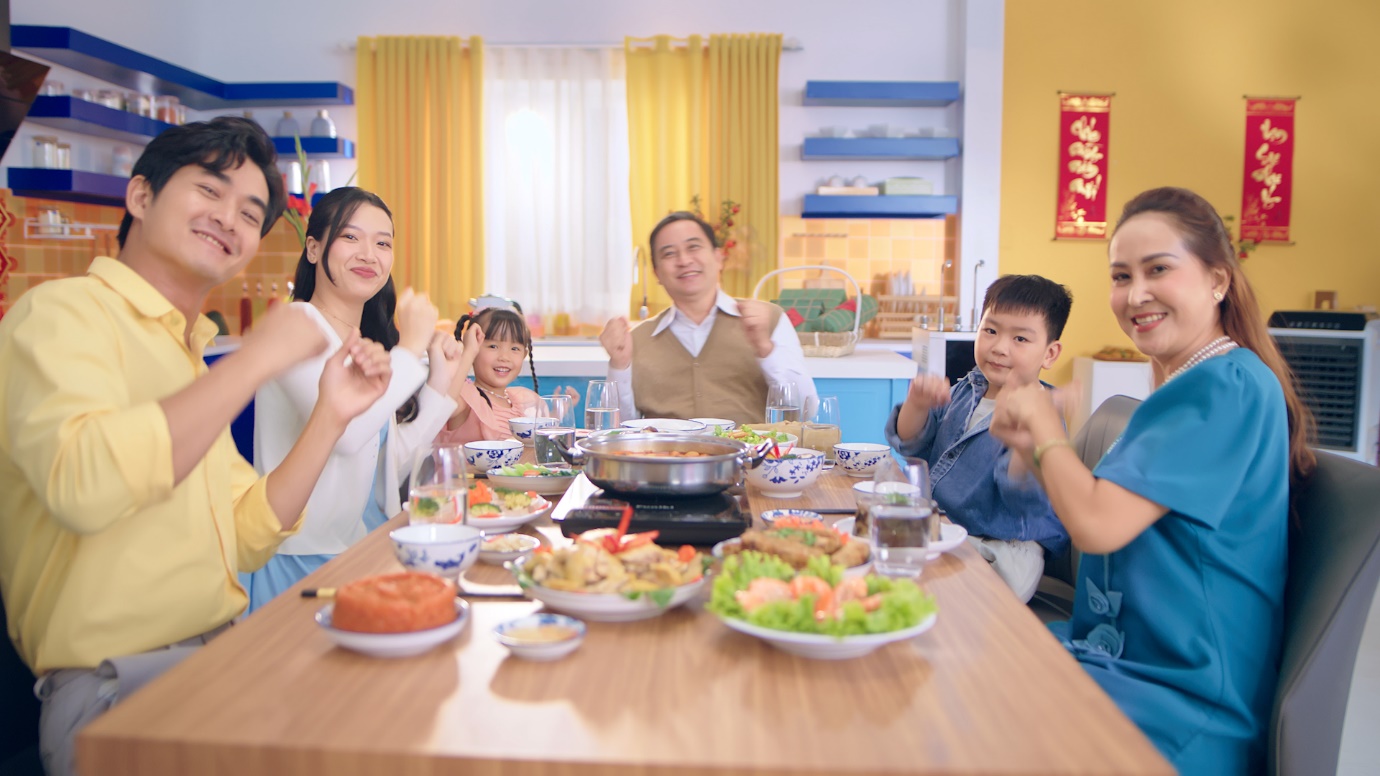 Xu hướng mua sắm Tết 2025: Ảnh hưởng gì hậu đại dịch Covid-19?- Ảnh 1. Xu hướng mua sắm Tết 2025: Ảnh hưởng gì hậu đại dịch Covid-19?- Ảnh 1.