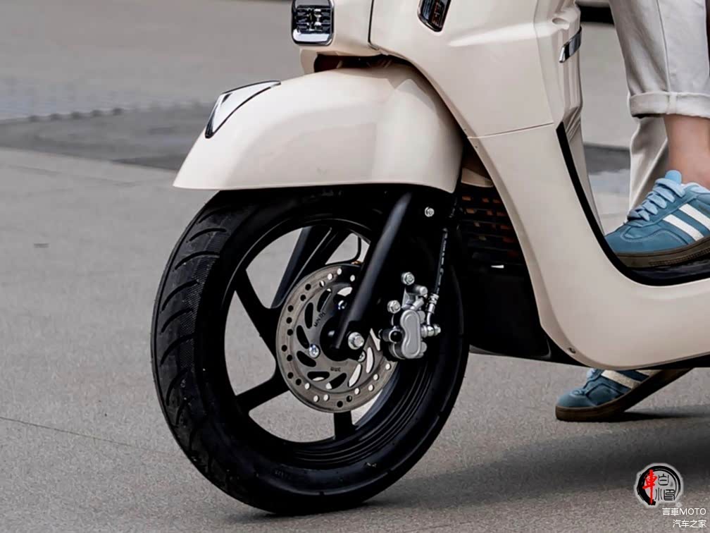 'T&acirc;n binh' xe ga 125cc gi&aacute; 27 triệu đồng ra mắt: ngoại h&igrave;nh như Vespa, trang bị &aacute;p đảo Honda Vision- Ảnh 4.