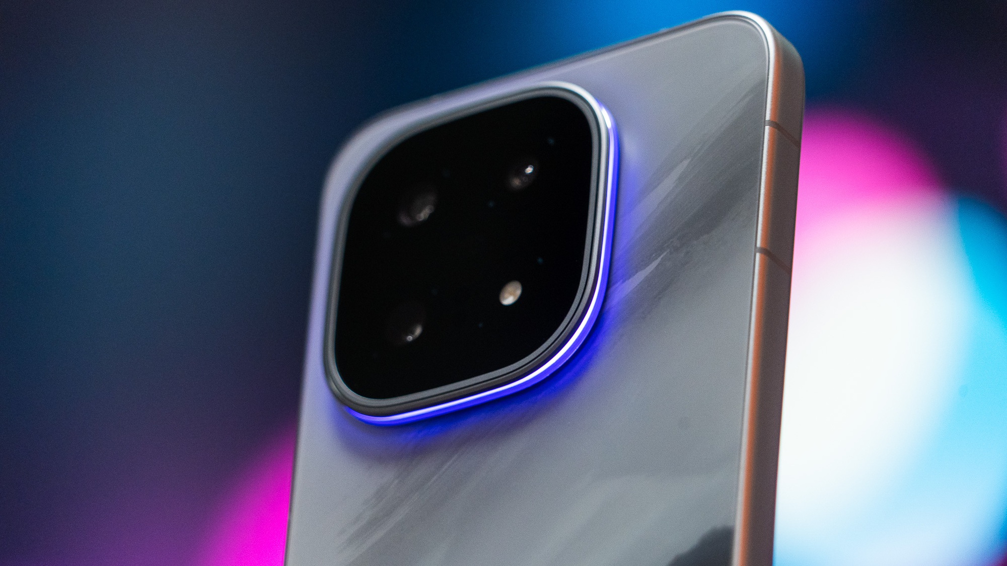 iQOO 15 ra mắt: Snapdragon 8 Elite Gen 5, màn hình 2K 6.85 inch, pin 7.000mAh và chip chơi game riêng- Ảnh 4. iQOO 15 ra mắt: Snapdragon 8 Elite Gen 5, màn hình 2K 6.85 inch, pin 7.000mAh và chip chơi game riêng- Ảnh 4.