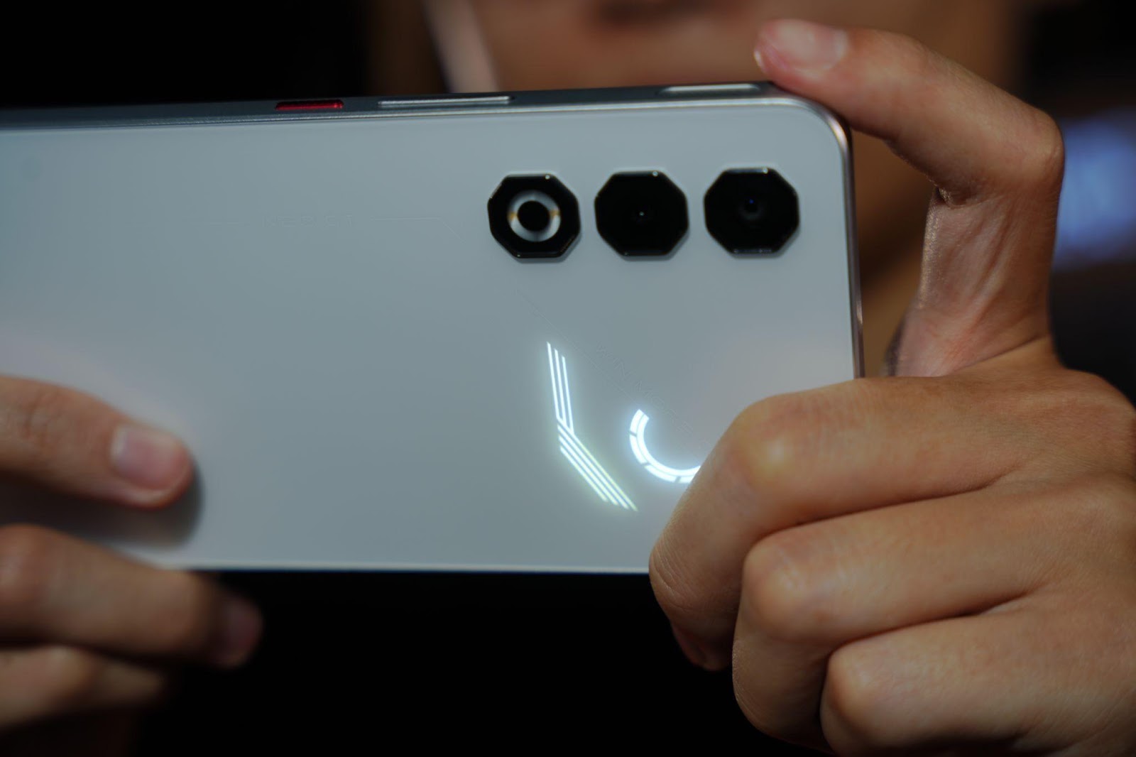 Cấu h&igrave;nh mạnh vượt tầm, thiết kế đậm chất gaming - nubia Neo 3 GT 5G đang khiến giới trẻ ch&uacute; &yacute;- Ảnh 4.