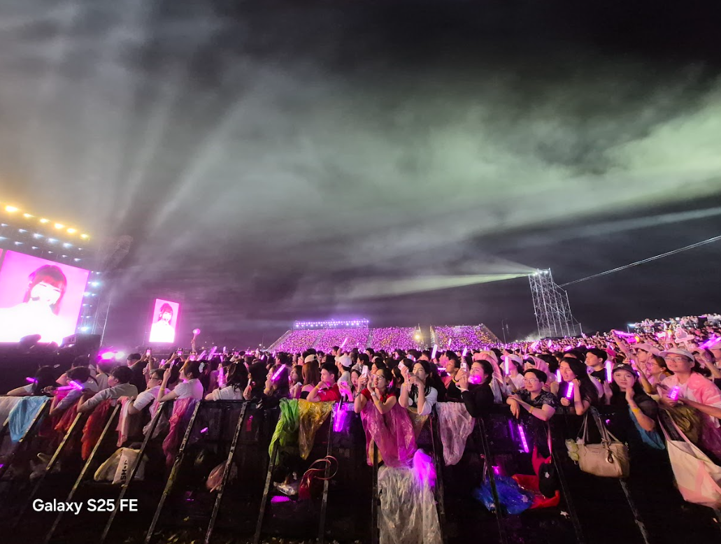 Dưới 15 triệu, “đu concert” như cầm flagship, vì sao Samsung Galaxy S25 FE được săn đón bởi fan âm nhạc- Ảnh 5. Dưới 15 triệu, “đu concert” như cầm flagship, vì sao Samsung Galaxy S25 FE được săn đón bởi fan âm nhạc- Ảnh 5.