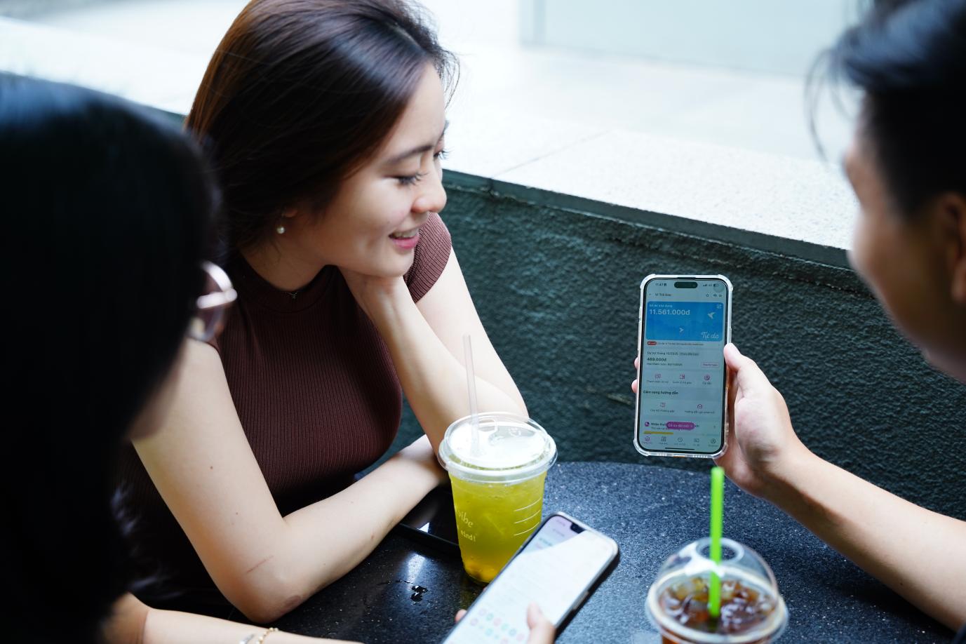 Ba phút mở hạn mức – Ngân hàng cùng fintech mở rộng trải nghiệm tài chính- Ảnh 3. Ba phút mở hạn mức – Ngân hàng cùng fintech mở rộng trải nghiệm tài chính- Ảnh 3.