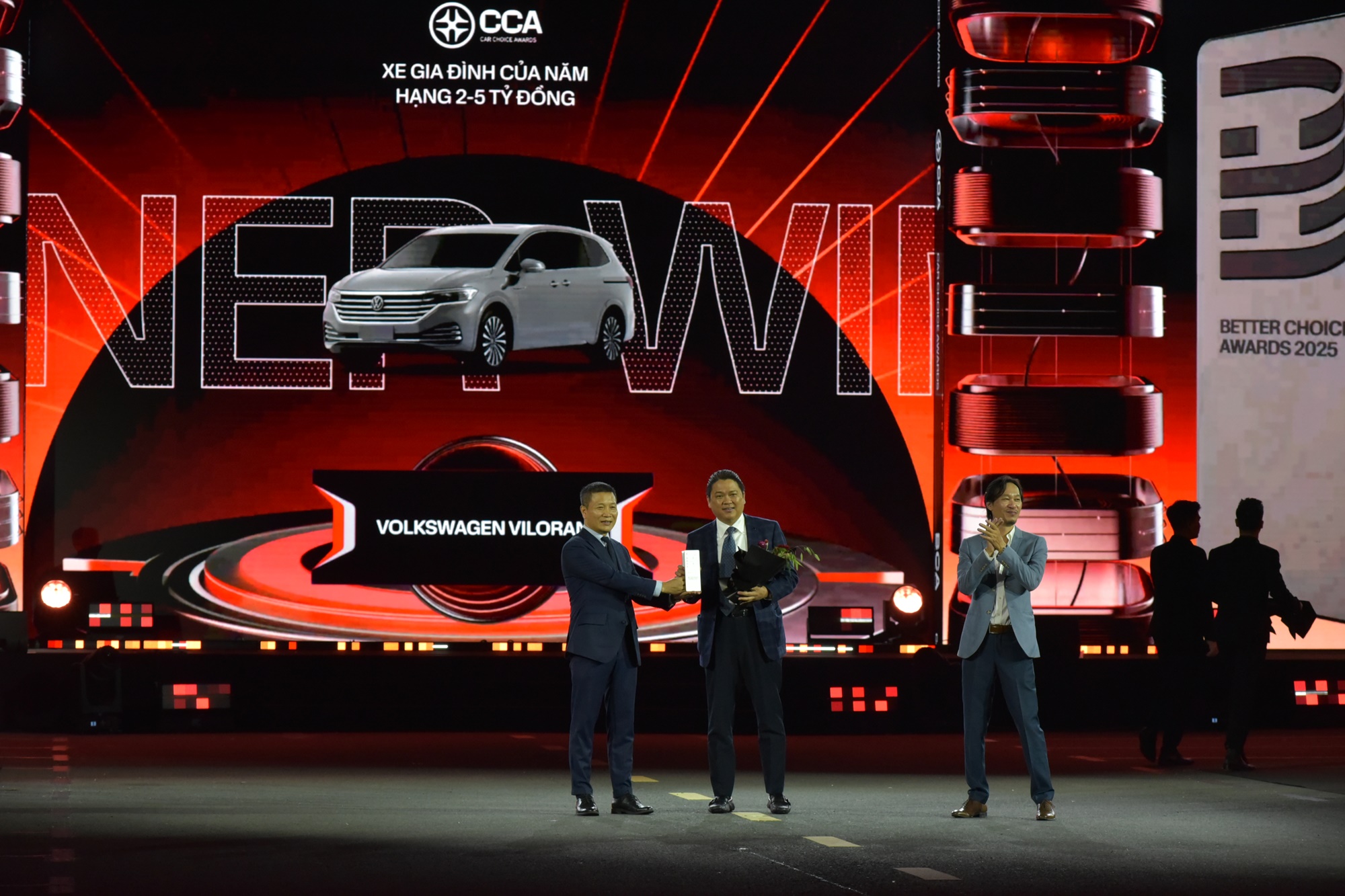Volkswagen Viloran vượt sát nút BMW X5 trở thành 'Xe Gia đình của năm Hạng 2-5 tỷ đồng'- Ảnh 2. Volkswagen Viloran vượt sát nút BMW X5 trở thành 'Xe Gia đình của năm Hạng 2-5 tỷ đồng'- Ảnh 2.