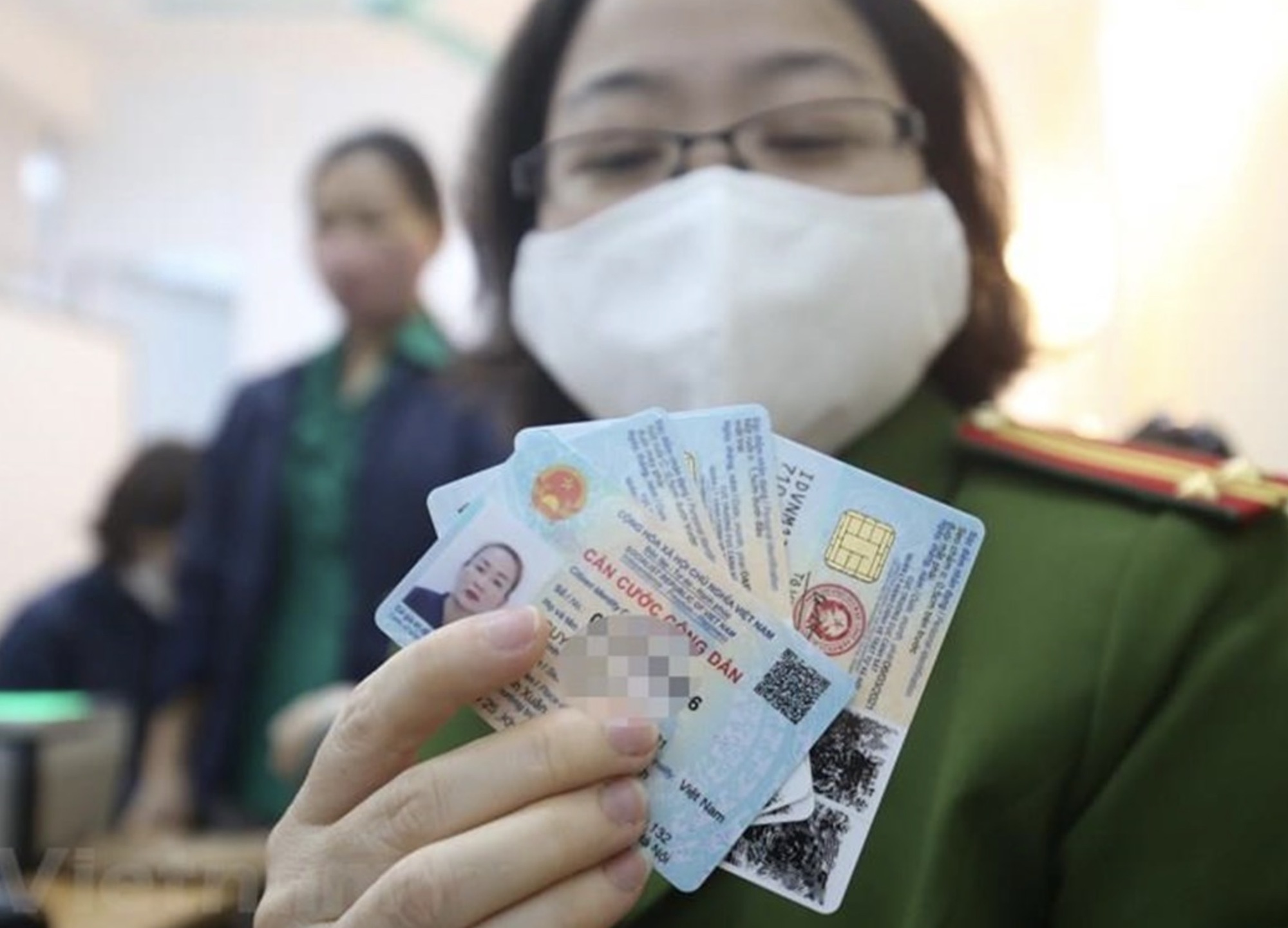 Từ nay đến 31/12/2025, người sinh vào 3 năm sau cần lưu ý đặc biệt 4 điều khi đổi thẻ căn cước- Ảnh 3. Từ nay đến 31/12/2025, người sinh vào 3 năm sau cần lưu ý đặc biệt 4 điều khi đổi thẻ căn cước- Ảnh 3.