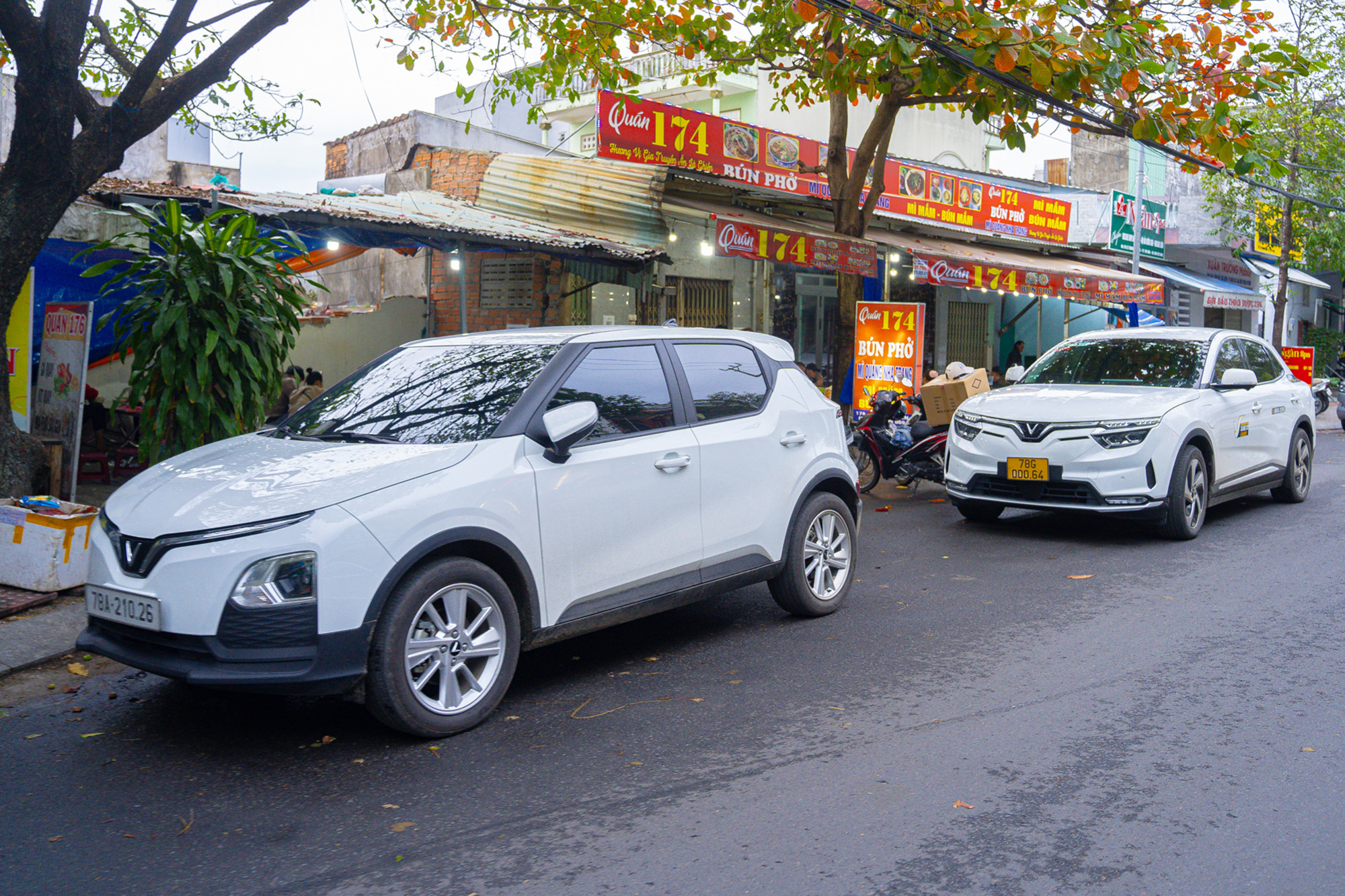 Xe VinFast 'phủ kín' chợ, quán cà phê, người dân dùng đón con, đưa dâu.., ước mơ của tỷ phú Phạm Nhật Vượng đang dần thành hiện thực- Ảnh 7. Xe VinFast 'phủ kín' chợ, quán cà phê, người dân dùng đón con, đưa dâu.., ước mơ của tỷ phú Phạm Nhật Vượng đang dần thành hiện thực- Ảnh 7.