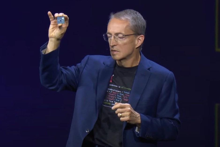 150 kỹ sư Việt đứng sau kỳ quan b&ugrave;ng nổ giới c&ocirc;ng nghệ: Việt Nam bứt ph&aacute; th&agrave;nh cứ điểm h&uacute;t loạt "&ocirc;ng lớn"- Ảnh 1.