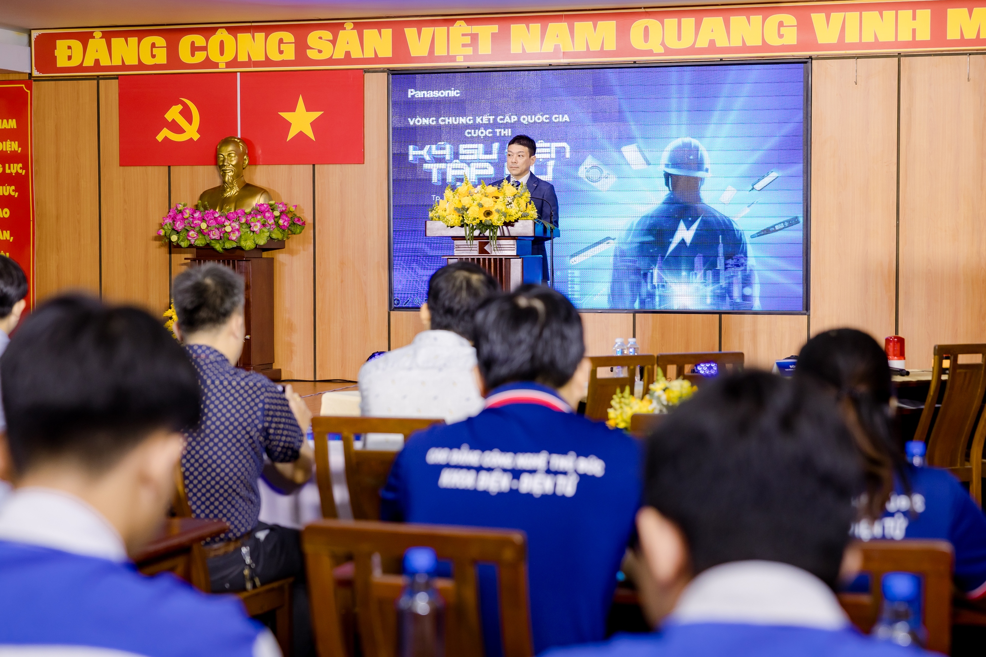 "Kỹ sư điện tập sự" 2024: Vững bước tương lai ngành điện- Ảnh 2. "Kỹ sư điện tập sự" 2024: Vững bước tương lai ngành điện- Ảnh 2.
