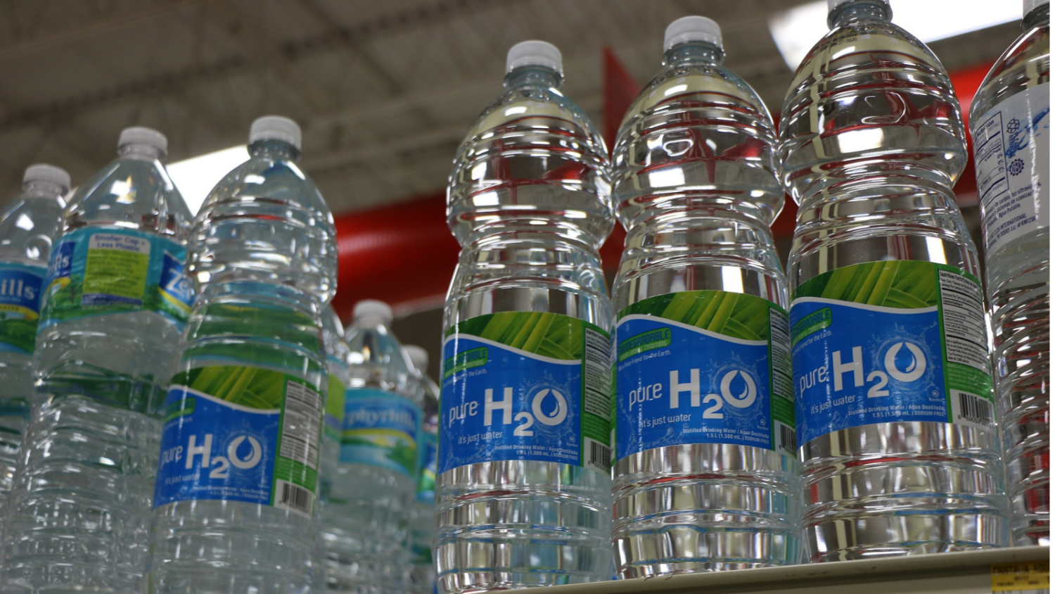 Cảnh báo một loại nước chứa hạt vi nhựa, nam giới uống nhiều có thể gây hại cho sức khỏe sinh sản- Ảnh 1. Cảnh báo một loại nước chứa hạt vi nhựa, nam giới uống nhiều có thể gây hại cho sức khỏe sinh sản- Ảnh 1.