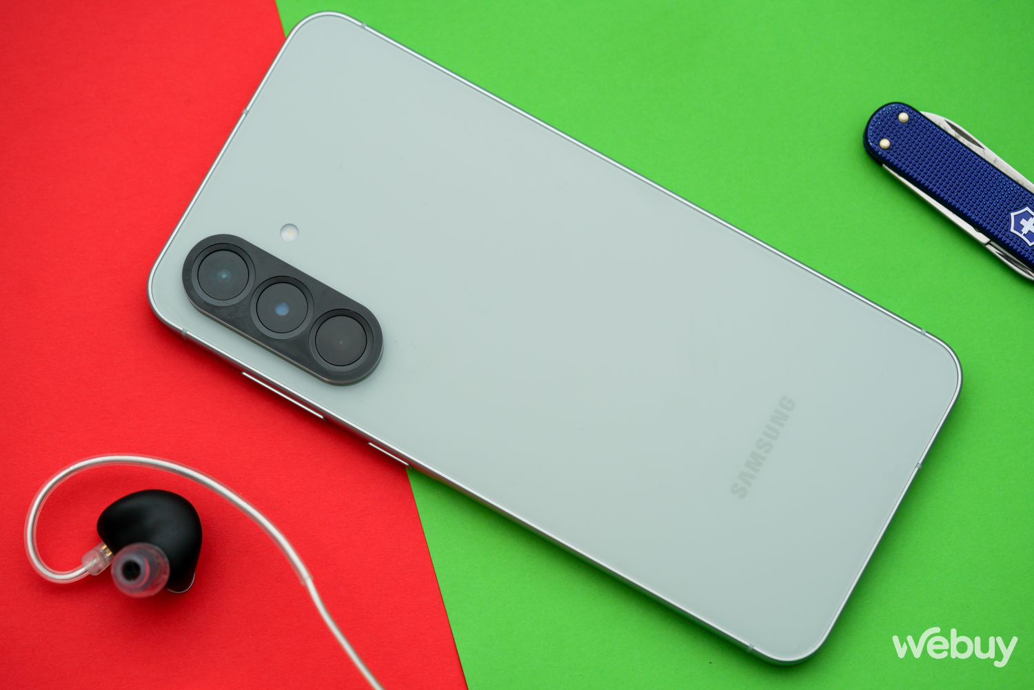 Mua smartphone v&igrave; muốn c&oacute; "AI ma thuật", Galaxy A series đang l&agrave; lựa chọn s&aacute;ng gi&aacute; nhất- Ảnh 1.