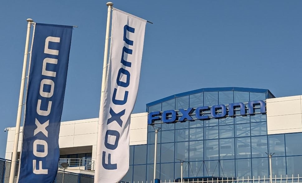 Foxconn đang x&acirc;y nh&agrave; m&aacute;y 2,5 tỷ USD tại một nước ch&acirc;u &Aacute;: Diện t&iacute;ch tương đương 220 s&acirc;n b&oacute;ng đ&aacute;, tương lai tạo ra 40.000 việc l&agrave;m- Ảnh 2.