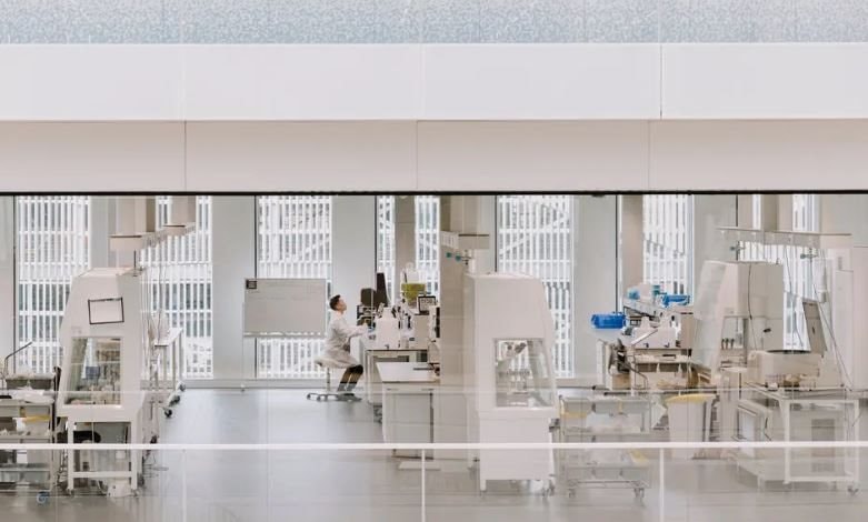 Singapore sắp trở th&agrave;nh 'tr&ugrave;m thịt nu&ocirc;i cấy' của thế giới: Chi 230 triệu USD cho nghi&ecirc;n cứu, mục ti&ecirc;u hạ gi&aacute; c&ograve;n 1/10- Ảnh 1.