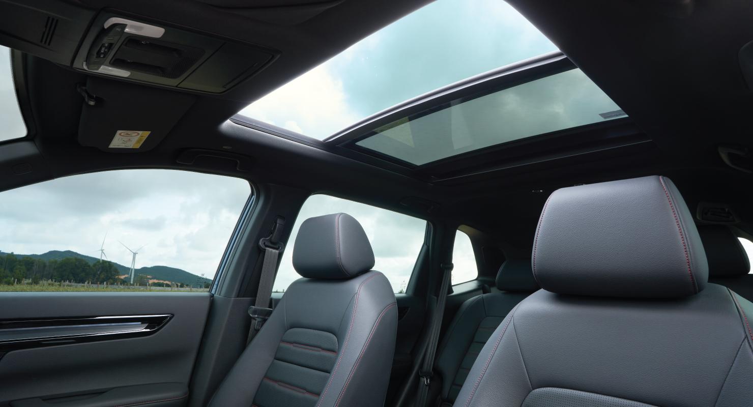 Ở Việt Nam có mẫu xe Nhật to ngang CX-5, đi phố ăn ít xăng hơn i10, đèn pha liếc theo cua như xe sang- Ảnh 5. Ở Việt Nam có mẫu xe Nhật to ngang CX-5, đi phố ăn ít xăng hơn i10, đèn pha liếc theo cua như xe sang- Ảnh 5.