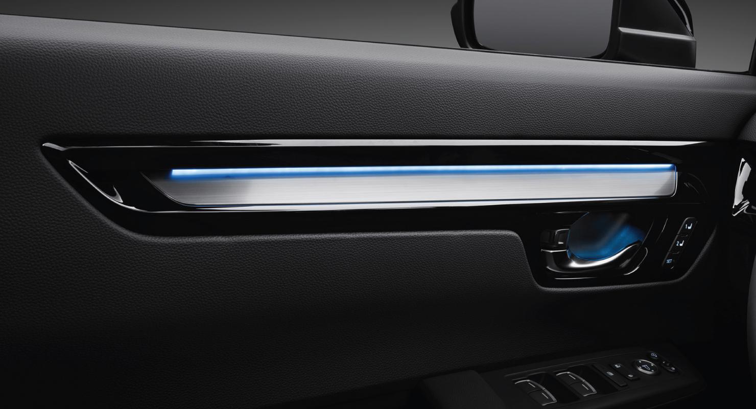 Ở Việt Nam có mẫu xe Nhật to ngang CX-5, đi phố ăn ít xăng hơn i10, đèn pha liếc theo cua như xe sang- Ảnh 9. Ở Việt Nam có mẫu xe Nhật to ngang CX-5, đi phố ăn ít xăng hơn i10, đèn pha liếc theo cua như xe sang- Ảnh 9.