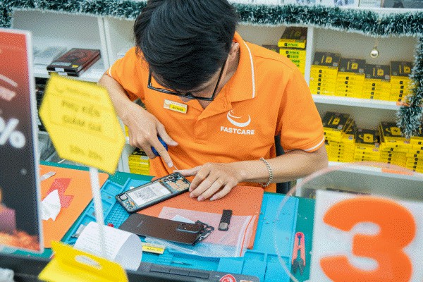 FASTCARE: Hệ thống sửa chữa điện thoại uy tín sắp có mặt tại Bình Dương- Ảnh 2. FASTCARE: Hệ thống sửa chữa điện thoại uy tín sắp có mặt tại Bình Dương- Ảnh 2.