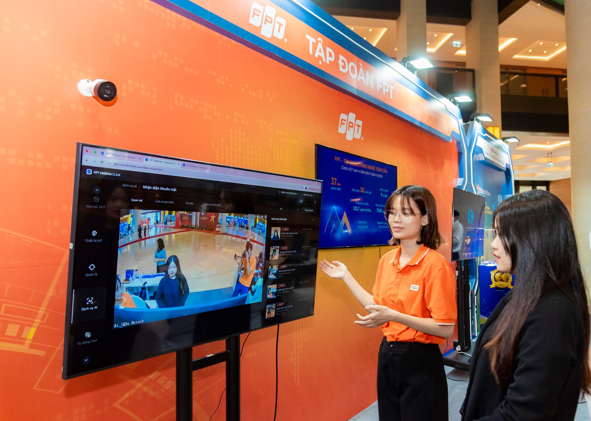 FPT trình bày giải pháp đào tạo và ứng dụng AI tại Hội nghị quán triệt Nghị quyết 66 và 68- Ảnh 1. FPT trình bày giải pháp đào tạo và ứng dụng AI tại Hội nghị quán triệt Nghị quyết 66 và 68- Ảnh 1.